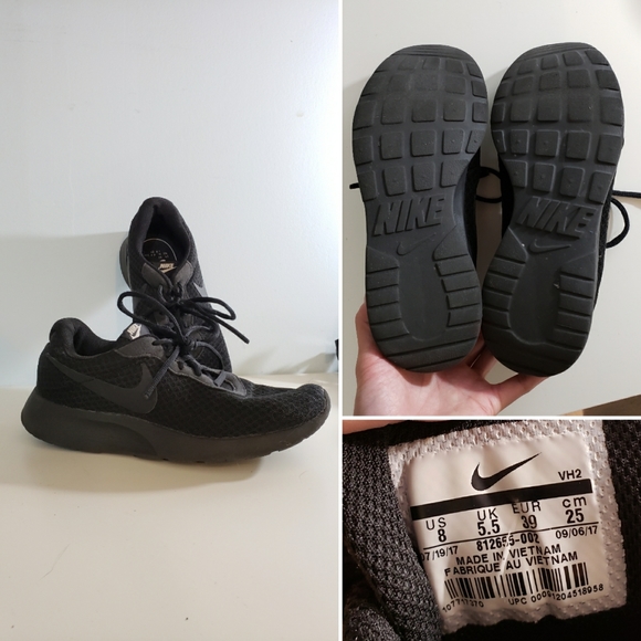 nike tanjun triple black